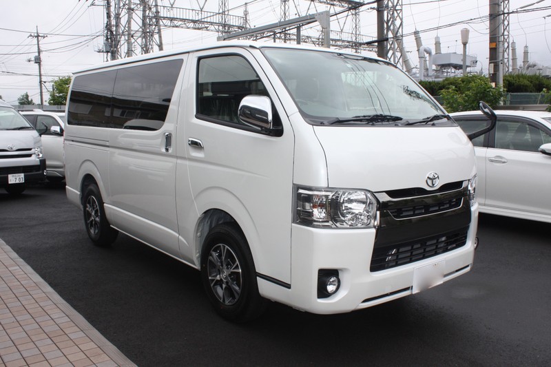 Toyota trinh lang minibus Hiace phien ban nang cap 2017-Hinh-9
